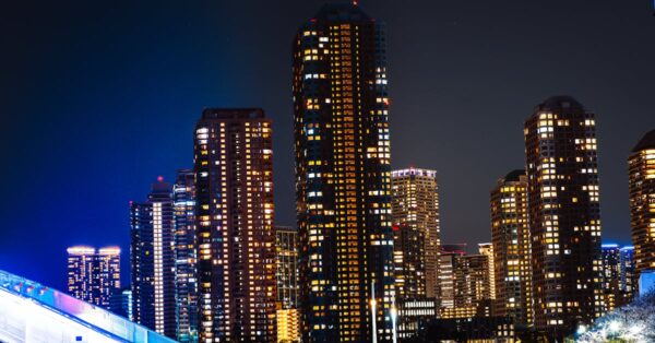 高層マンションの夜景