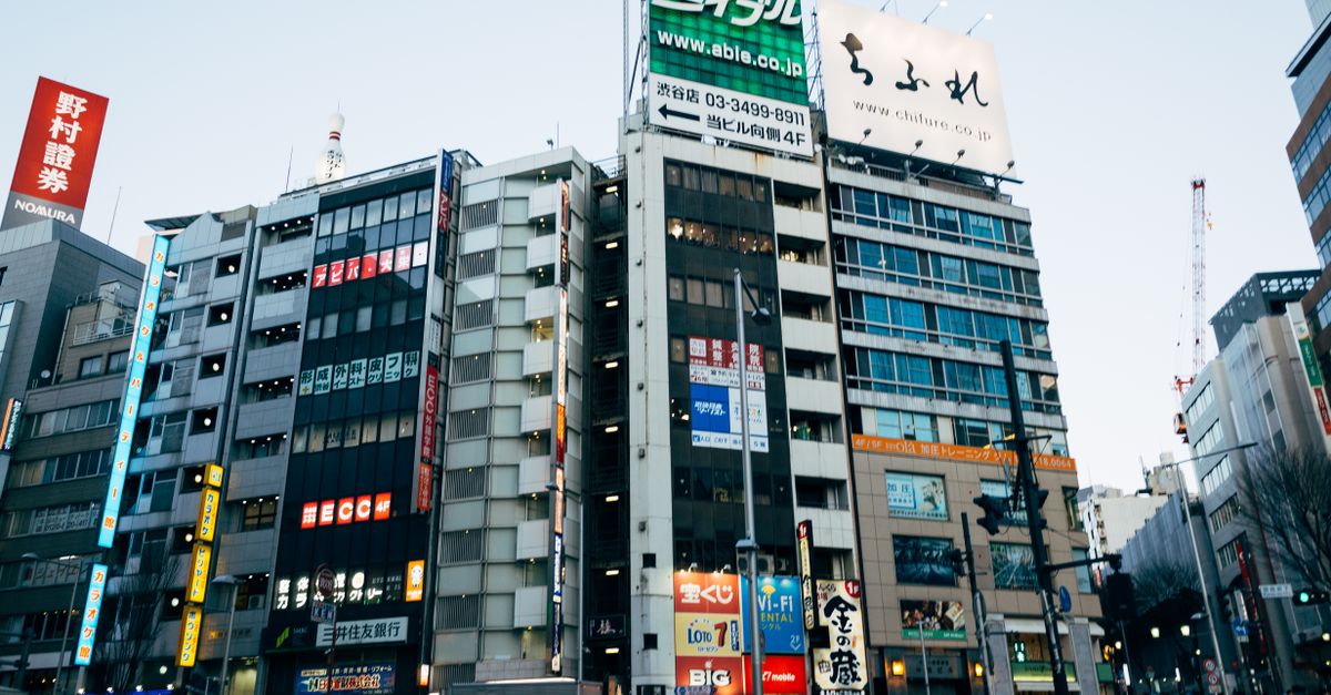 退職金の運用を考えるシニア世代のイメージ